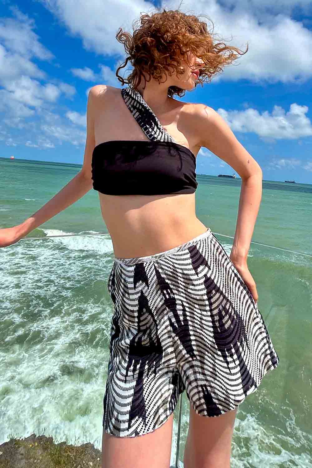 Desenli Yüksek Bel Şort - Görsel 3