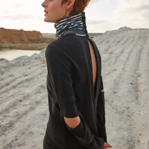 sirt-dekolteli-gomlek-bluz.jpg Gizli Sırt Dekolteli Gömlek Bluz