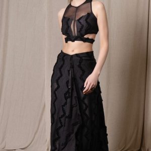 ucusan-siyah-etek-1.jpeg Uçuşan Siyah Etek