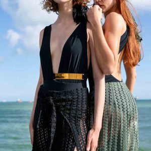 yirtmacli-siyah-pantolon-1-e1701806889512.jpg Yırtmaçlı Pantolon