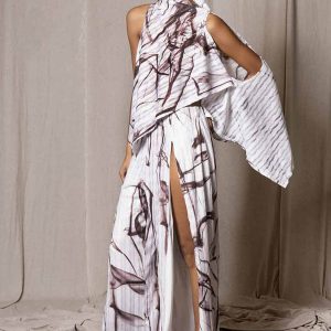 zayif-gosteren-yirtmacli-pantolon-1-1.jpg Zayıf Gösteren Yırtmaçlı Pantolon